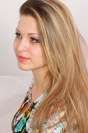 Yulia, 31 years old from Ukraine, Nikolaev