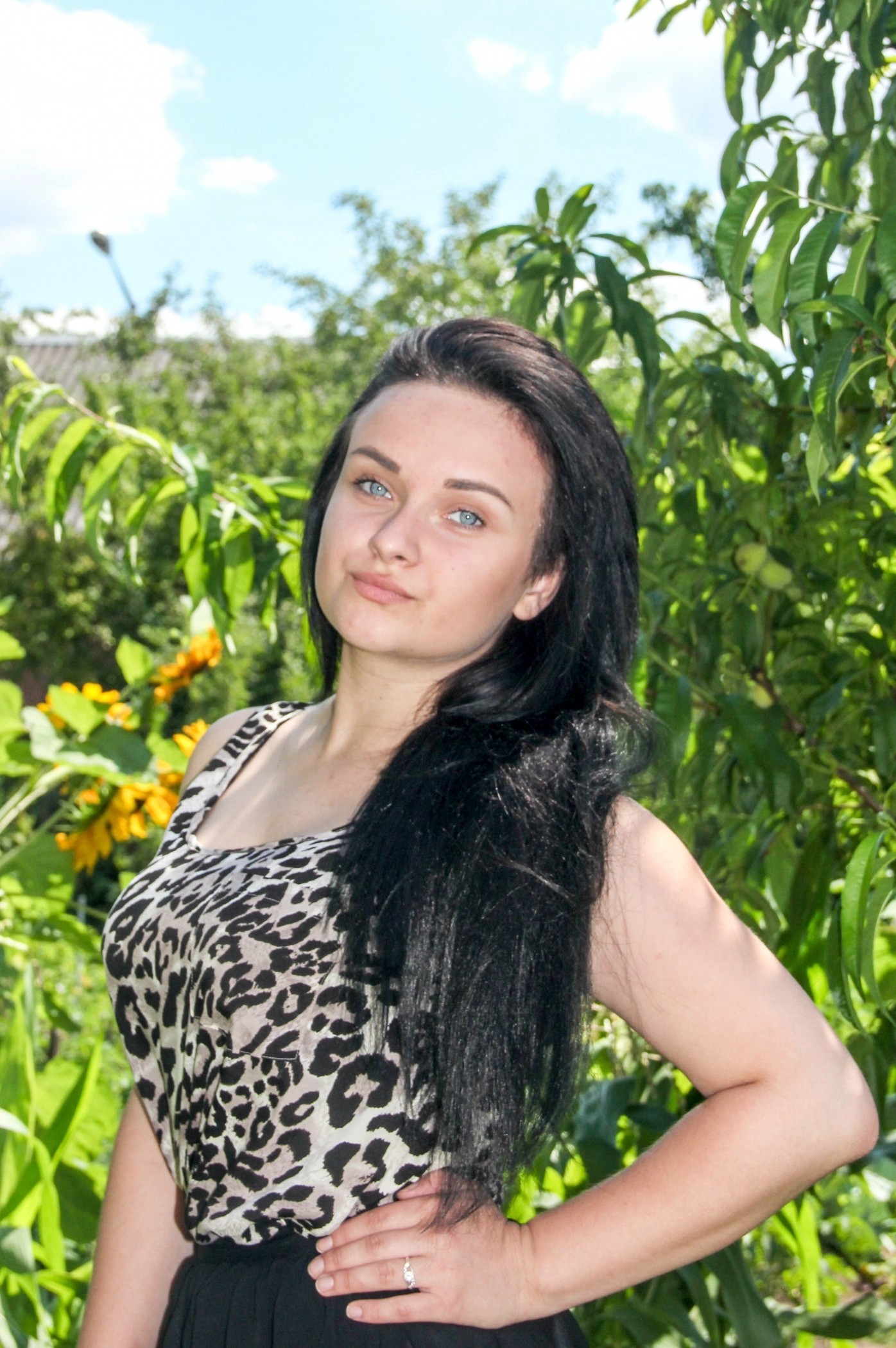 Ukrainian Single Olga Brown Eyes 25 Years Old Id253126
