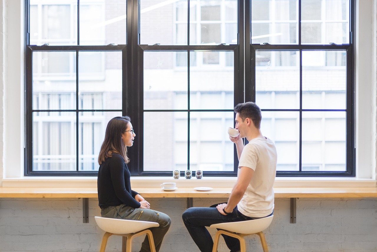 10 Conversation Starters for a Great First Date