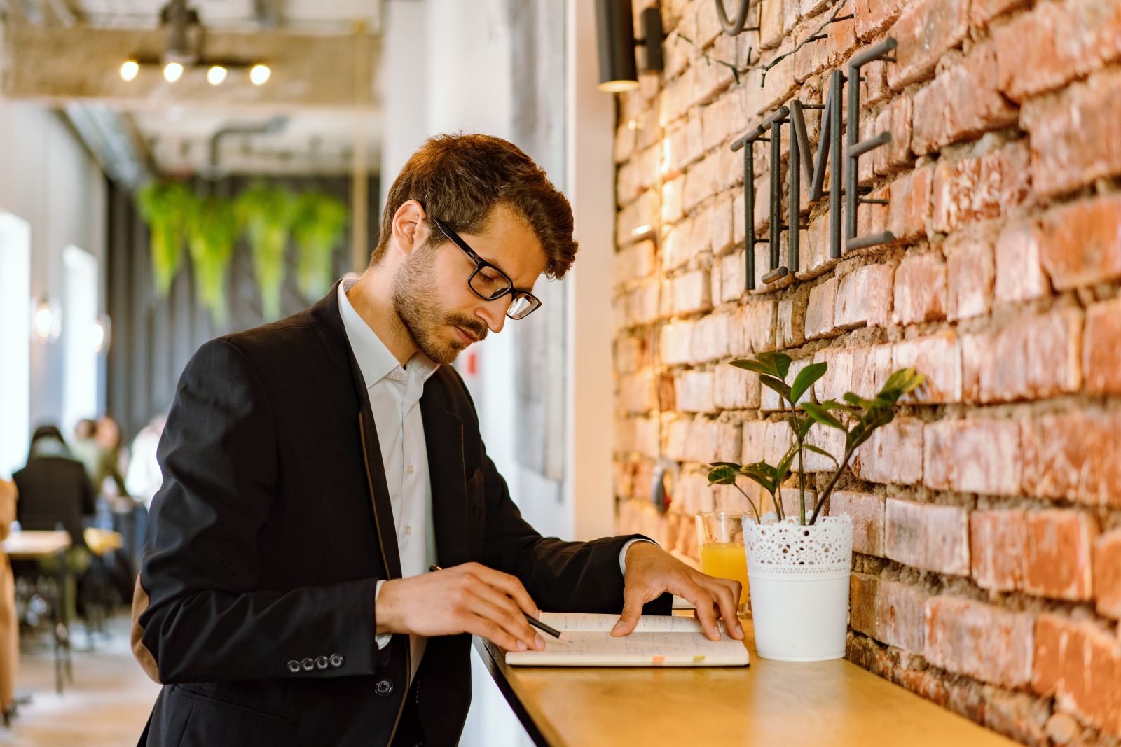 Why do girls like guys with glasses and find them interesting?